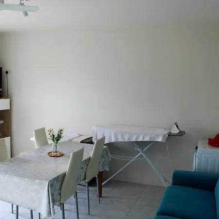 Twin With Private Bathroom - 1 بيت ضيافة