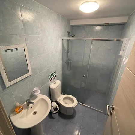Twin With Private Bathroom - 1 3*