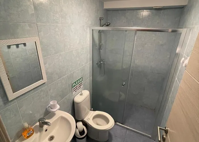 Twin With Private Bathroom - 1 3*