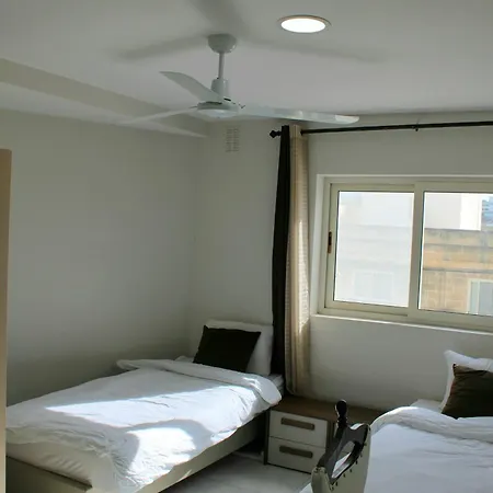 Twin With Private Bathroom - 1 3* Saint Julian's