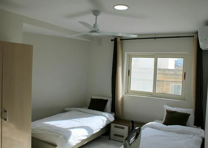 Twin With Private Bathroom - 1 3* Saint Julian's