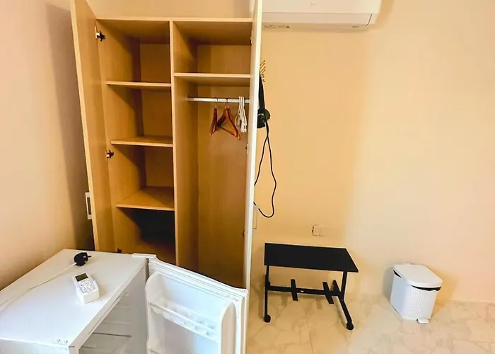 Twin With Private Bathroom - 1 3*