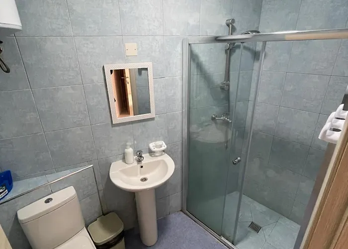 Twin With Private Bathroom - 1 Gæstehus 3*